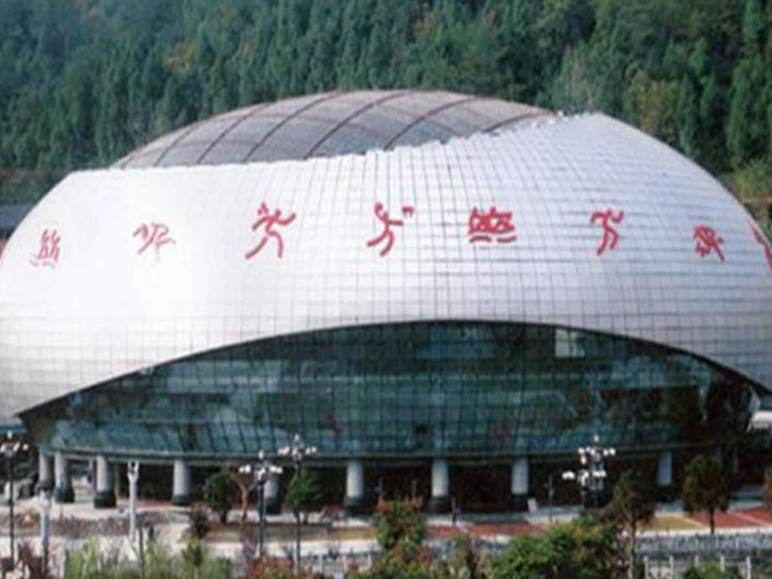 玉溪体育中心球形网架加工安装